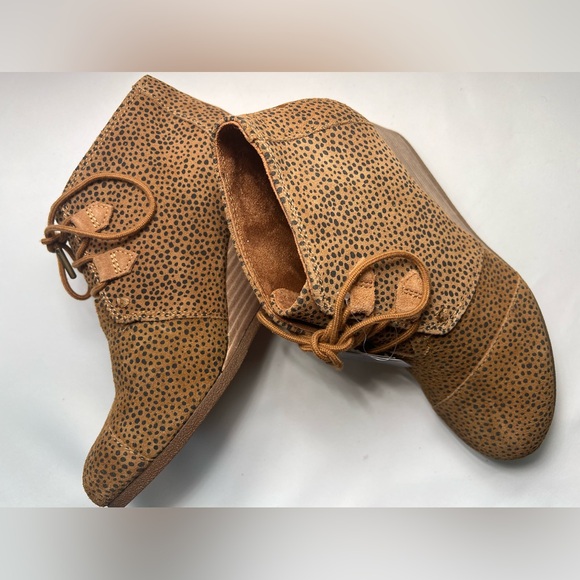 TOMS - Womens Kala Bootie, Size: 7.5 B(M) Color: Tan Mini Cheetah Suede - NWT - Picture 3 of 14